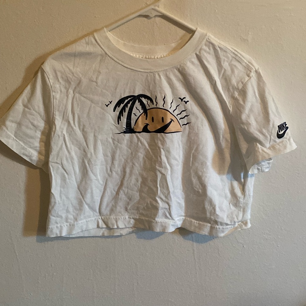 Brand-Nike, color-white, size-small